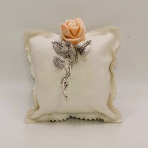 Spilla in corallo rosa ed oro bianco