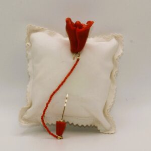 Spilla in corallo ed oro bianco